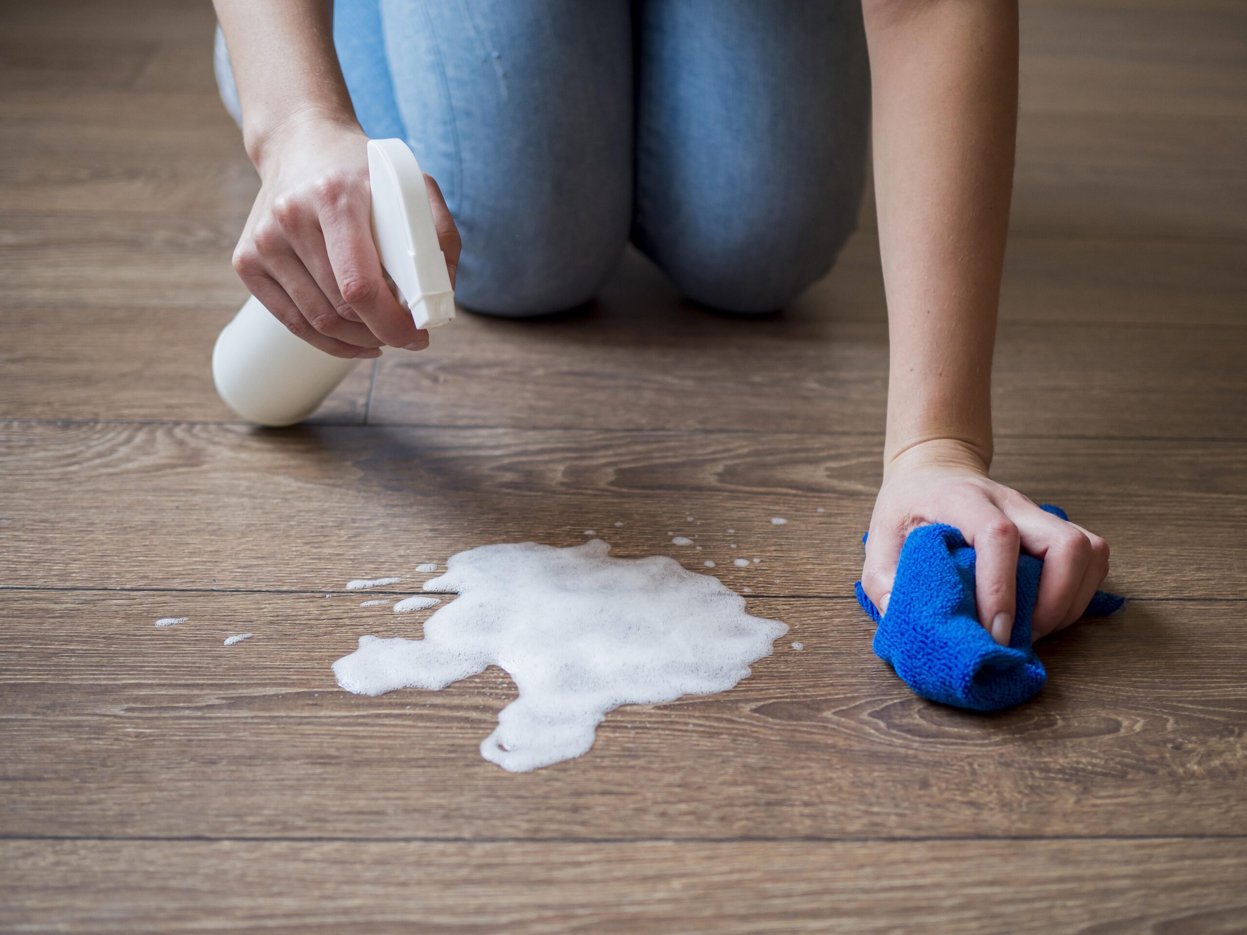 Средство по уходу за напольными покрытиями